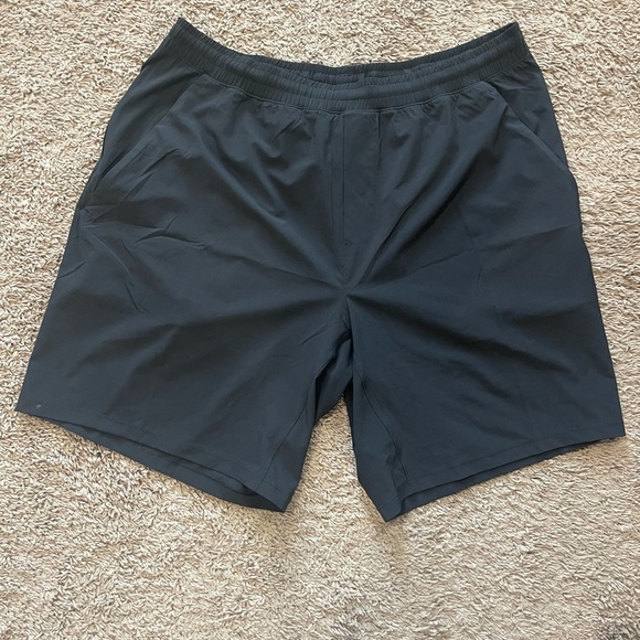 Lululemon Black Linerless Pace Breaker XXL - Picture 1 of 3